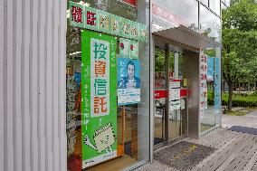Banners for investment trusts at post offices and stores